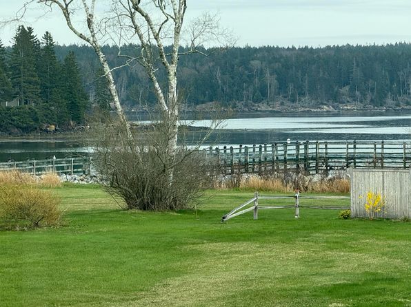 61 Lighthouse Road, Owls Head, ME 04854