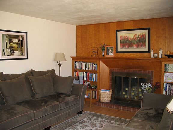 Beautiful fireplace wall w/built-in book shelves.