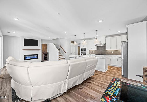 4th image of 11548 Helmond Way #102