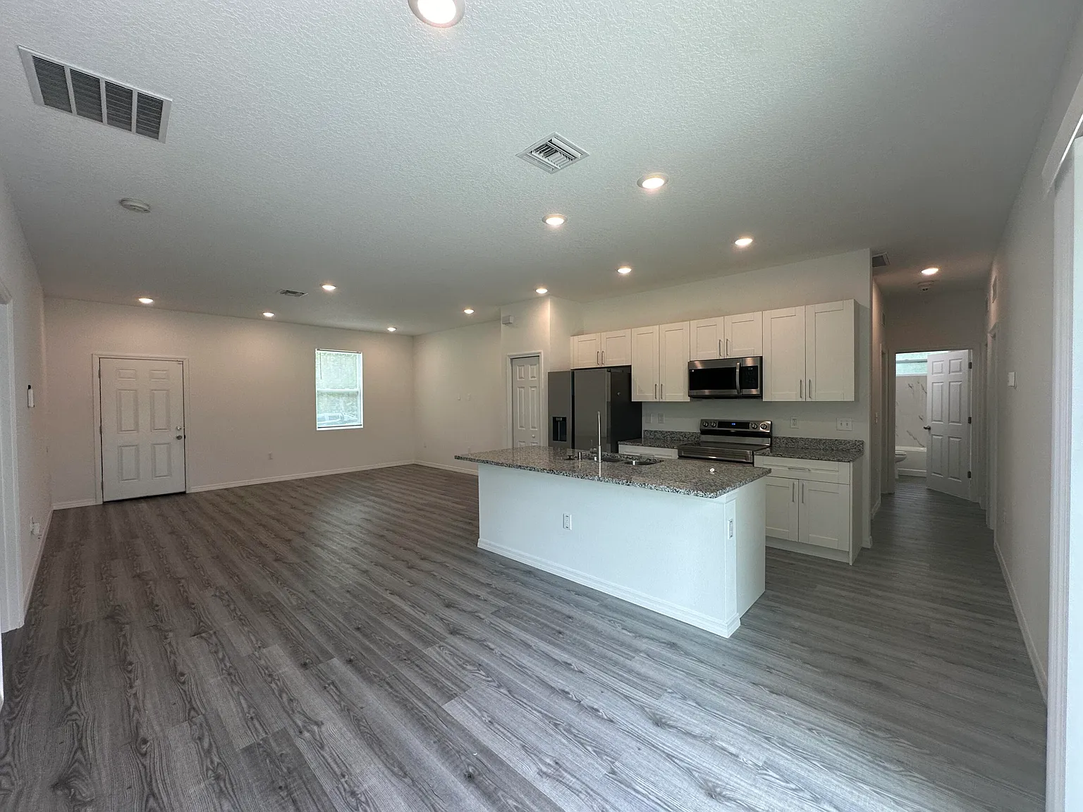 4 bed, 2.0 bath, 1671 sqft, $1,950 — Photo 3