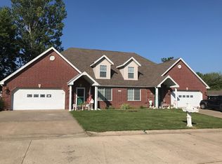 1809 Devonshire Cir #B, Holts Summit, MO 65043