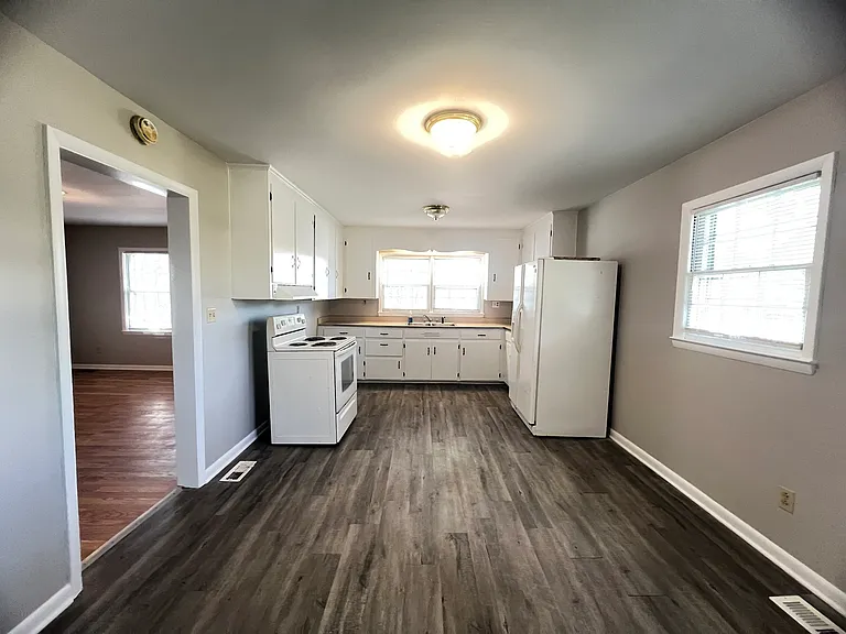 918 Durham St — Photo 8