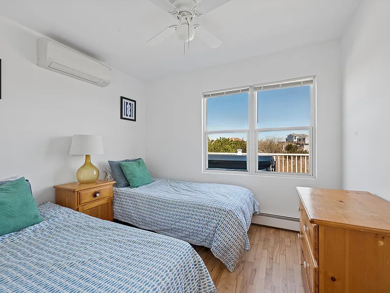 898 Dune Rd — Photo 15