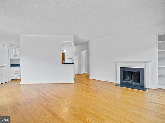 4th image of 800 S Saint Asaph St APT 306