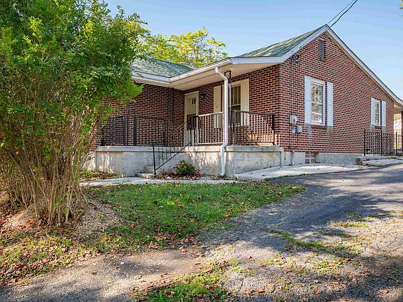 3rd image of 308 Newtown Rd NE