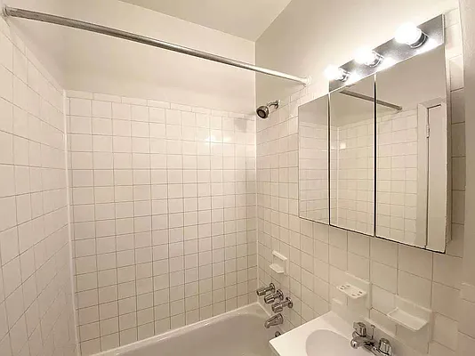 Rented by Jonis Realty | media 10