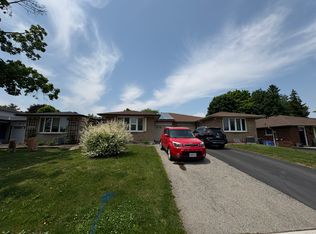 30 Glamis Ct, Hamilton, ON L9C 6B3