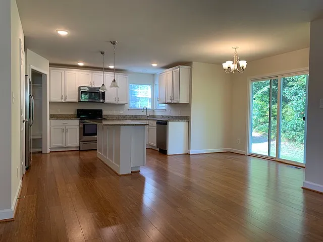 4 bed, 2132 sqft, $2,850 — Photo 4