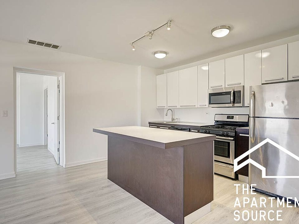 1st image of 1546 W Glenlake Ave #5B