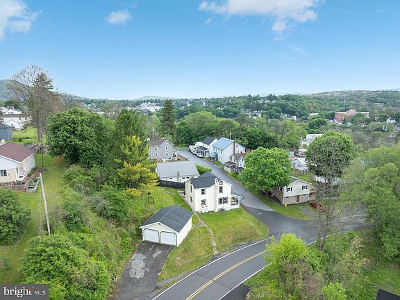 5th image of 631 Fairview St