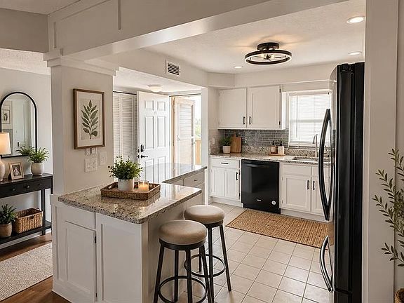 3rd image of 4575 Cove Cir APT 703