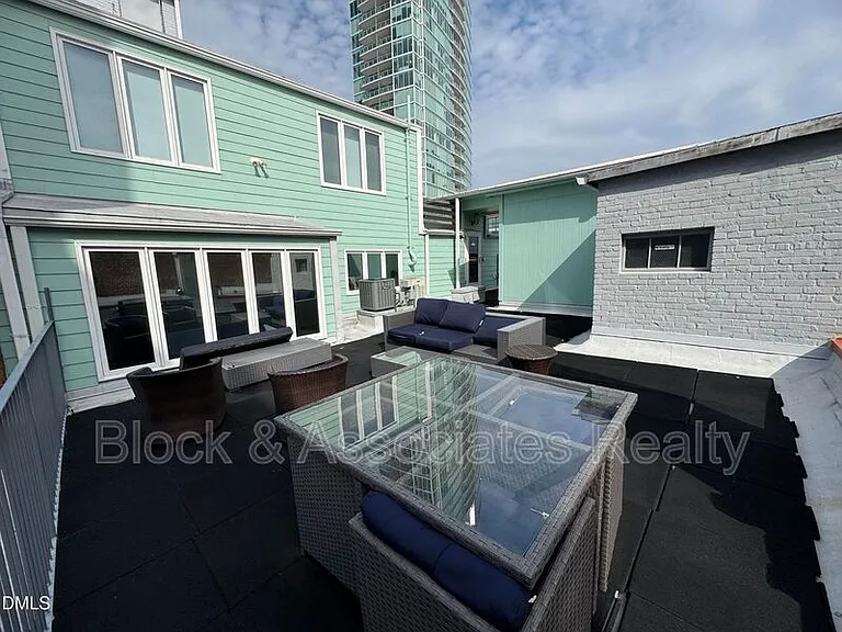 109 W Main St #402 — Photo 16
