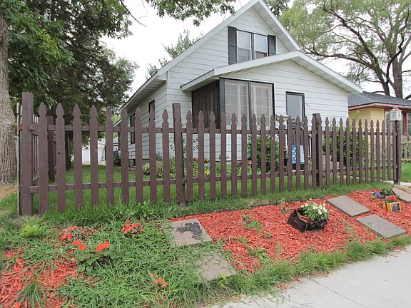 2nd image of 223 22nd Ave N