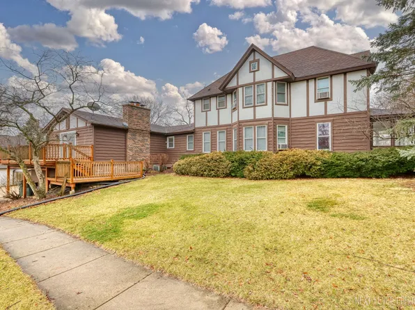 360 Fairview Ave, West Chicago, IL 60185