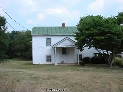 318 Willow St photo 1