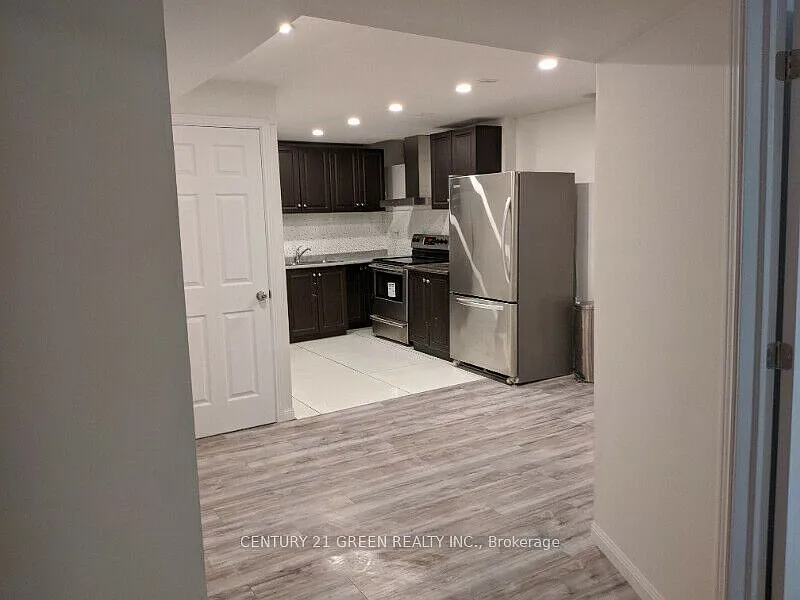 3 bed, $1,799 — Photo 2