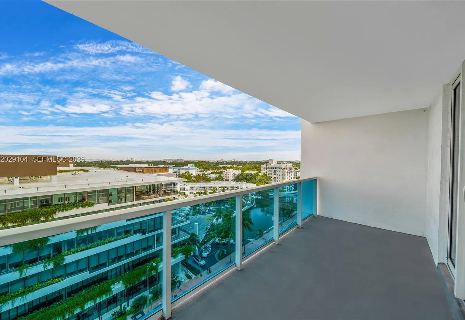 Roney Palace Condo — Photo 4