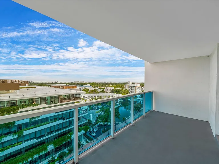 2301 Collins Ave #1030 — Photo 4