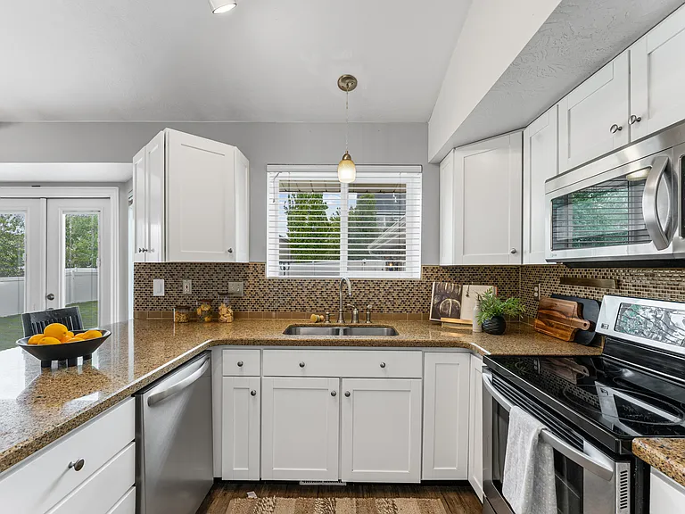 3 E Alfred Ave — Photo 27