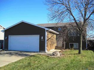 7604 S Bell Cir, Sioux Falls, SD 57108