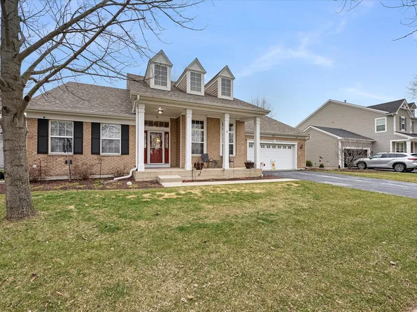 231 Springside Dr, Elgin, IL 60124