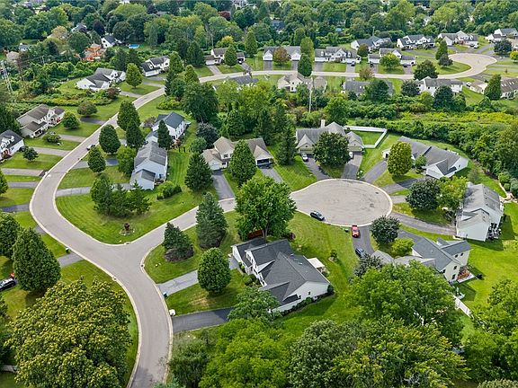 5th image of 2 Hampton Cir