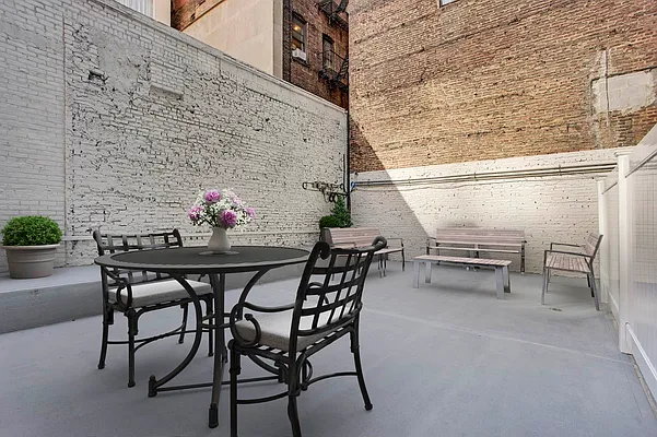 Rented by Compass | media 27