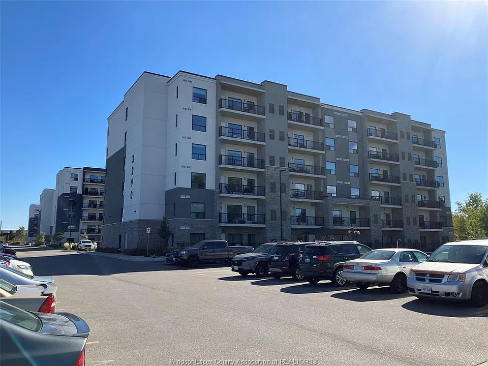 3290 Stella Cres #302