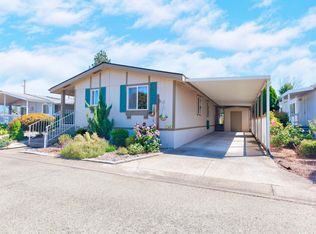 135 Whispering Willow Dr, Grants Pass, OR 97527