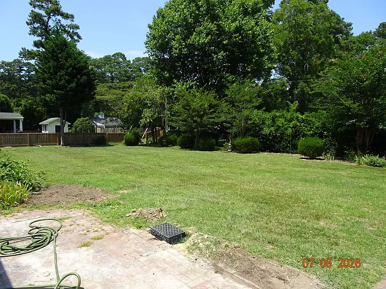 302 Riverside Dr — Photo 24