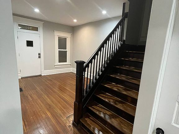 3rd image of 501 Saint Clair Ave