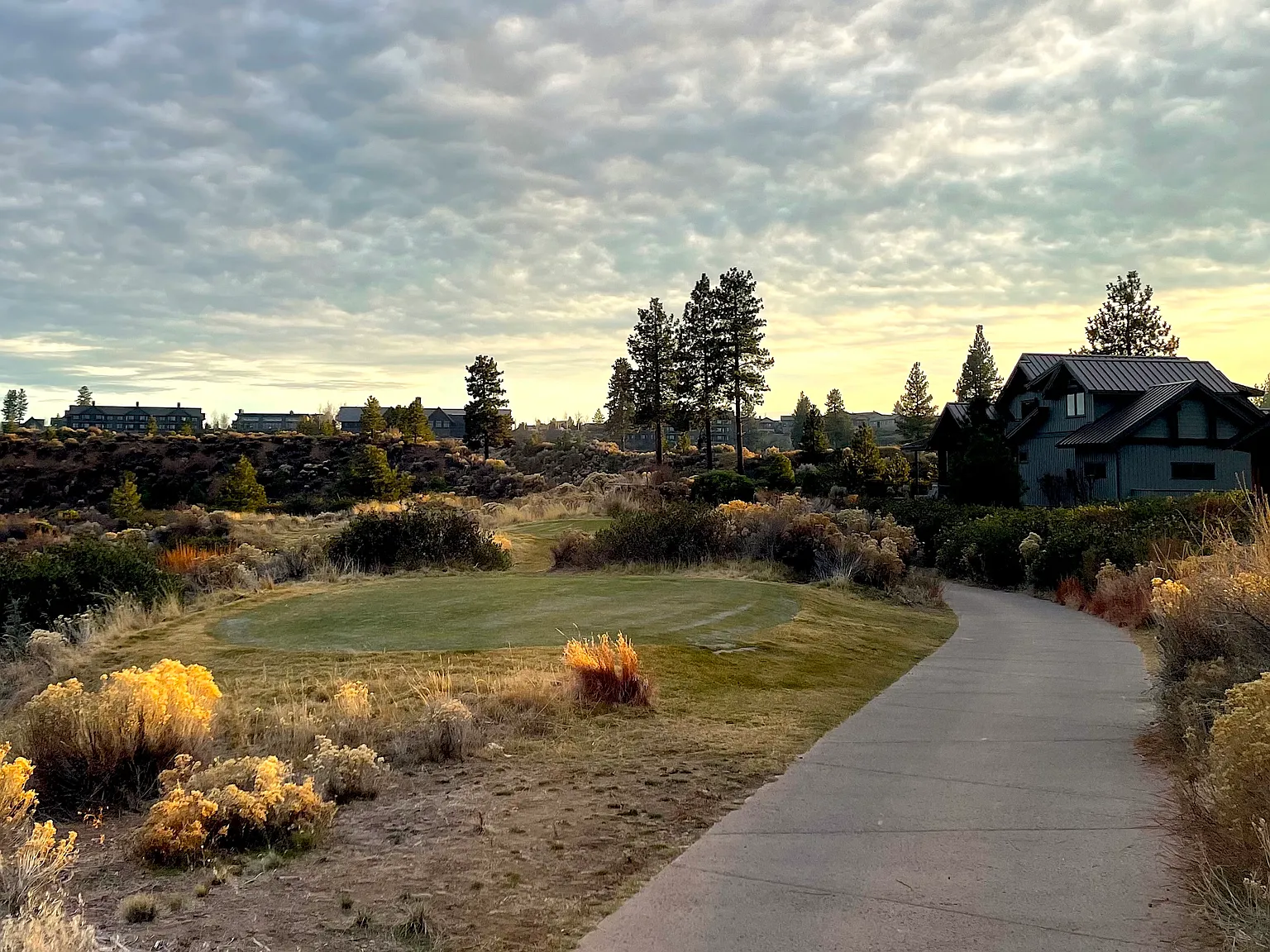 3 bed, 2.5 bath, 2715 sqft, $9,000 — Photo 4