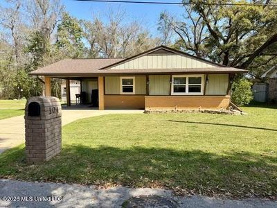 104 Twin Cedar Ave, Long Beach, MS, 39560