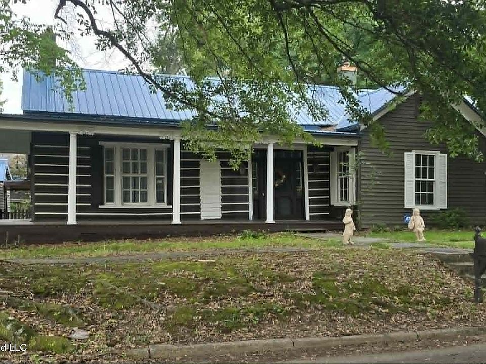 1st image of 265 E Falconer Ave