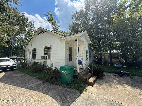 3rd image of 803 Robertson St