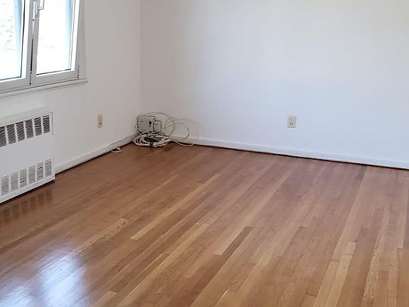 2nd image of 22 Kensington Ave