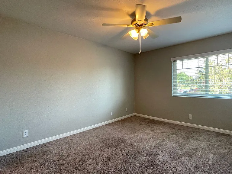 Park Plaza Apartments — Photo 42
