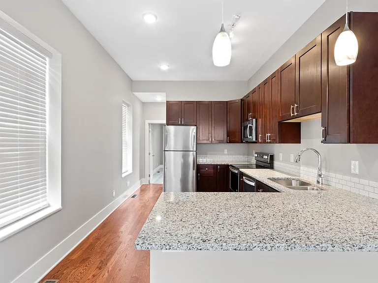 761 Oak St — Photo 5