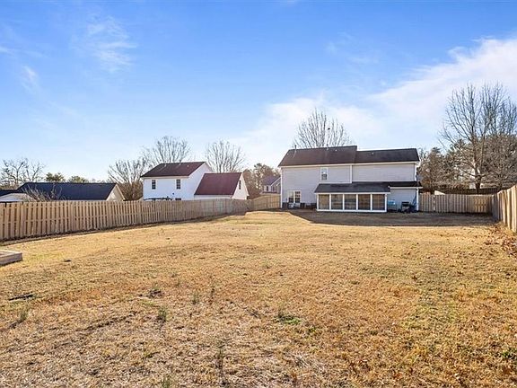 3rd image of 305 Carter Ridge Dr