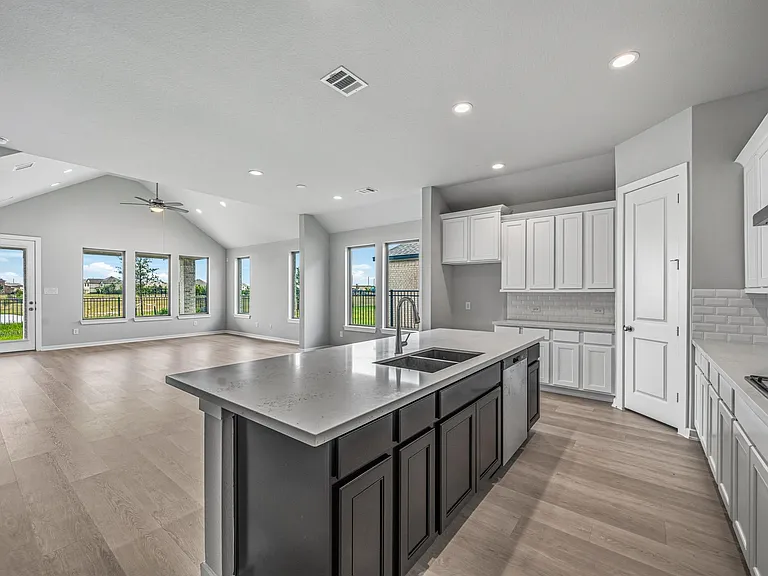 7623 Coral Lake Dr — Photo 13