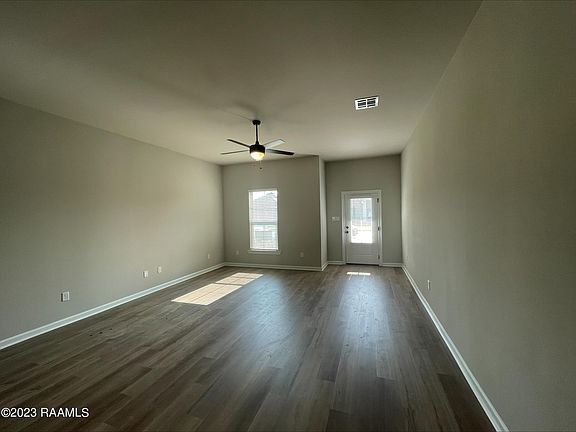 3rd image of 118 Lightbourne Dr