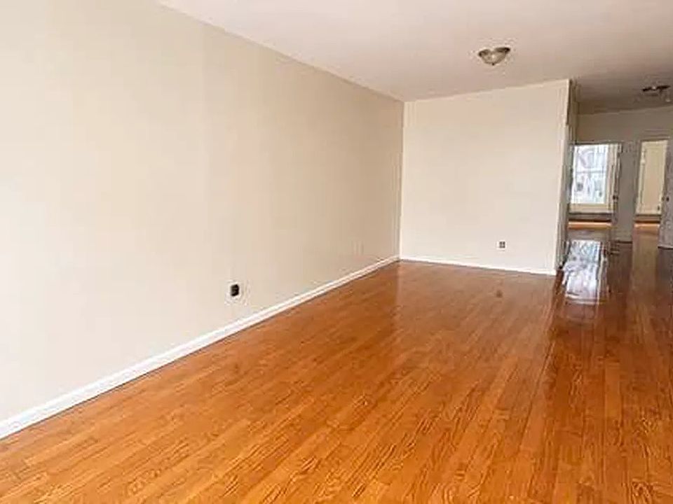 2nd image of 2194 Fulton St #7