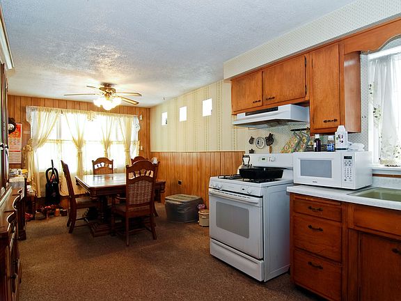 4th image of 15119 Grant St