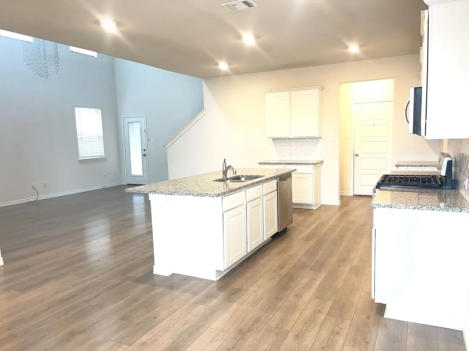 4 bed, 2650 sqft, $2,750 — Photo 3