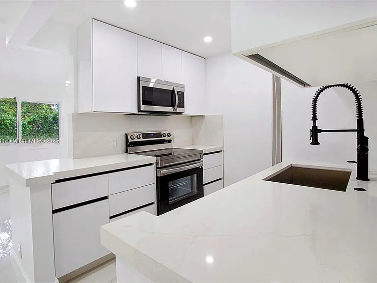 13250 SW 7th Ct #204L — Photo 6