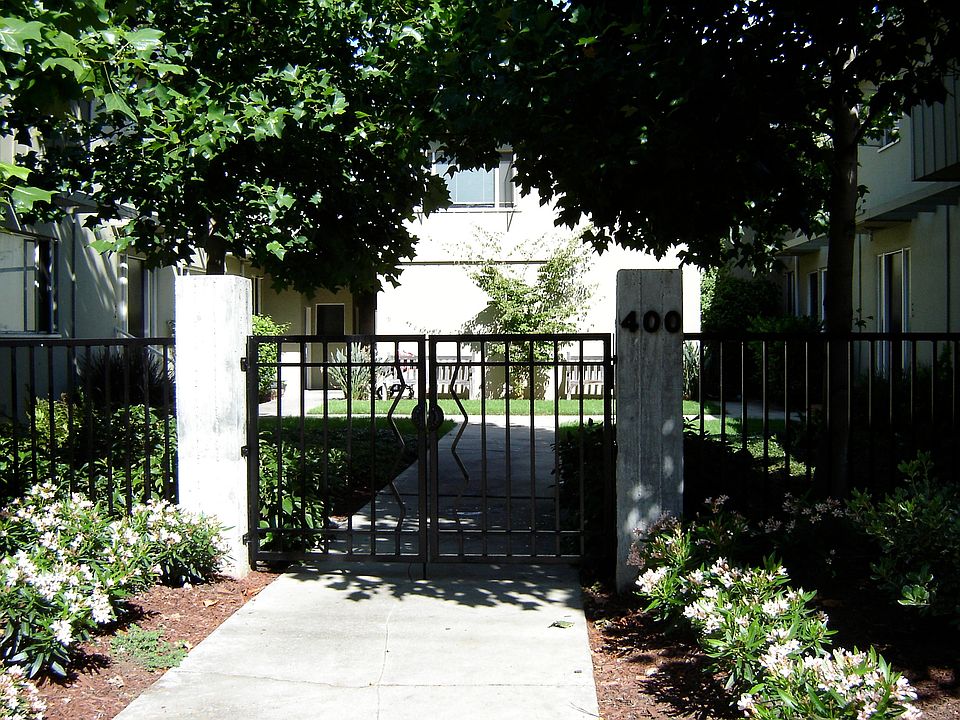 1st image of 400 Ravenswood Ave APT 1