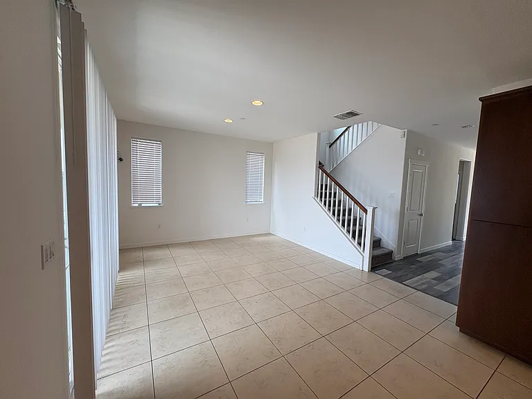 1072 Mariners Dr — Photo 4