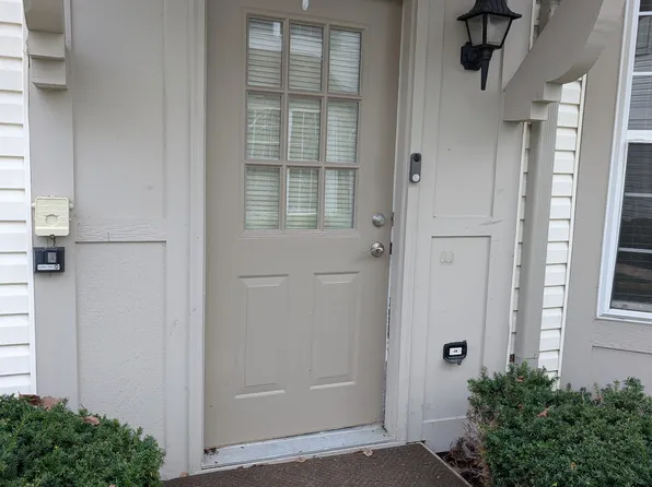 2871 Stonewater Dr, Naperville, IL 60564