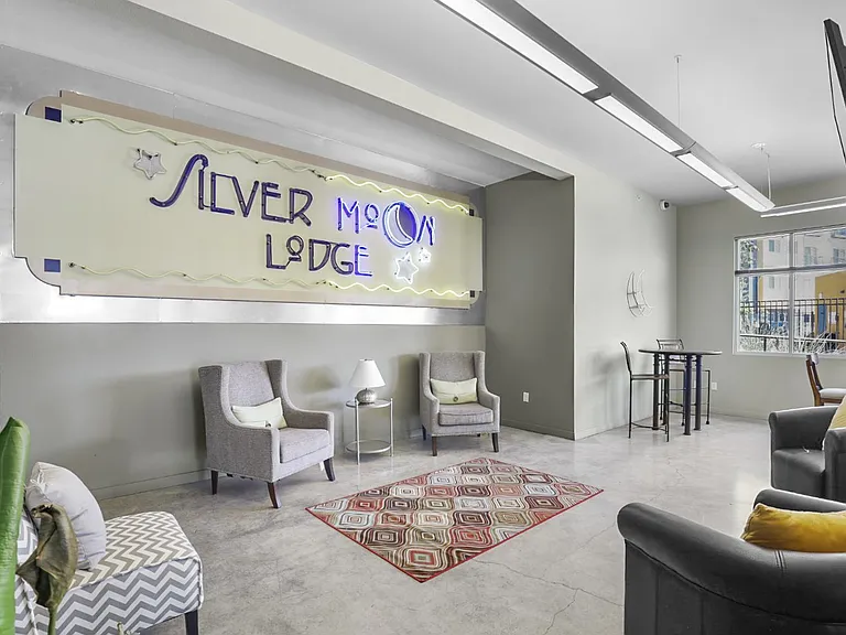 Silver Moon Lodge — Photo 14