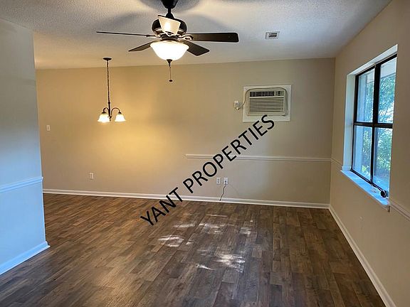Living Room/Dining